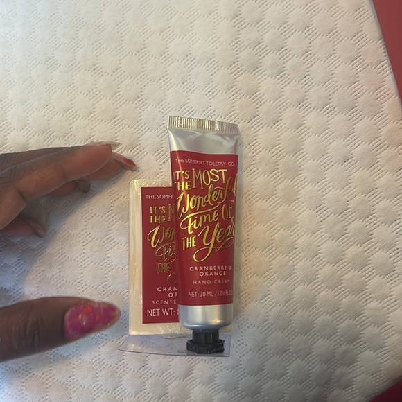 Mini hand care set from THE SOMERSET TOILETRY CO. - Picture 3 of 3